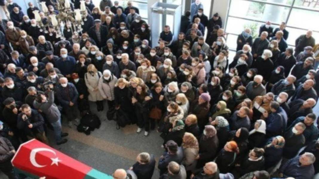 Trafik kazasında babasını kaybetmişti... Özge Ulusoy'un son hali hayranlarını korkuttu! Zayıflıktan kemikleri sayılıyor 5